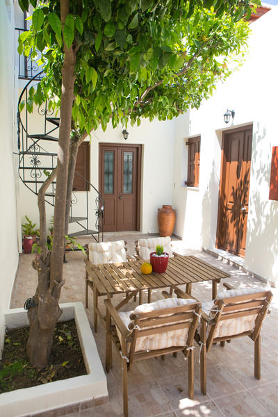 House Marigo Suites Коскину Экстерьер фото